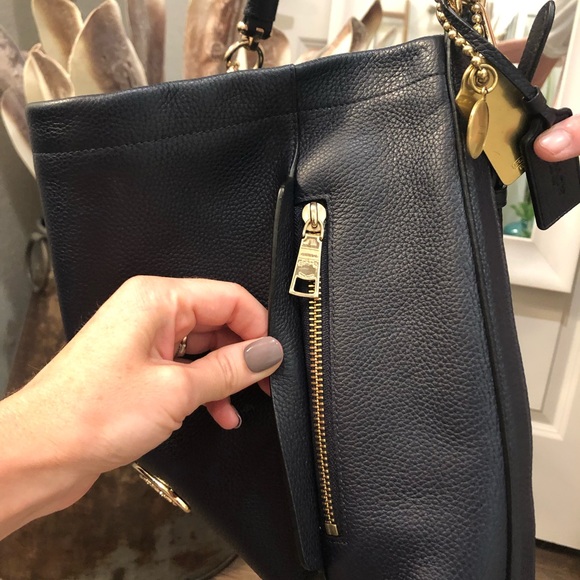 Coach mint condition - Picture 2 of 5